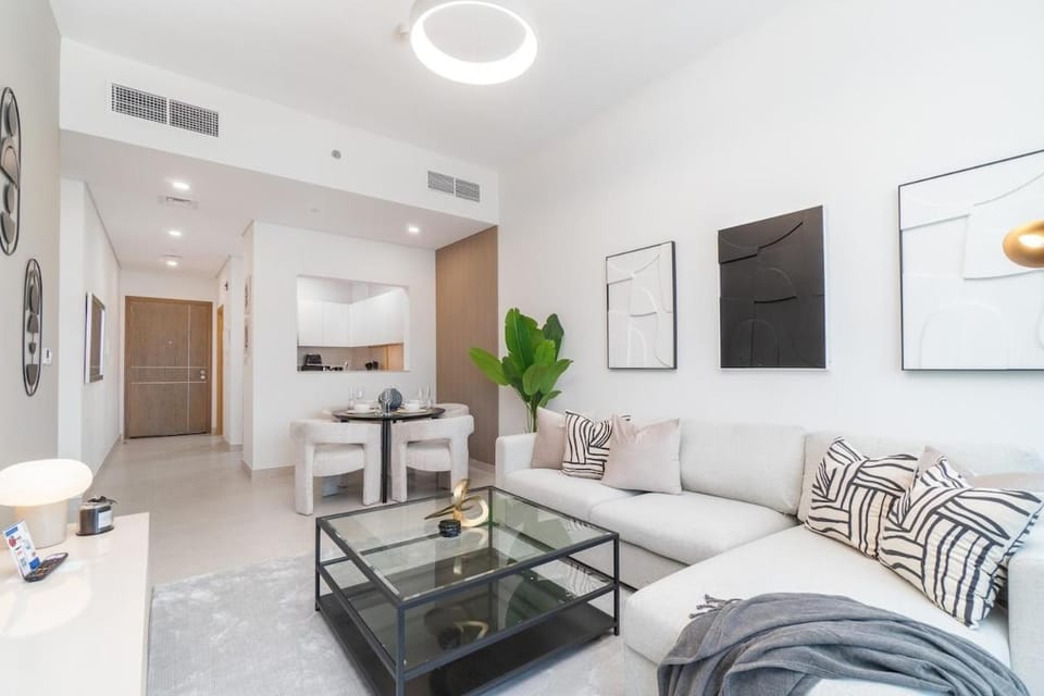 Free housekeeping visits during your stay - StayShort - Trendy 1-Bedroom Apartment for 4 in Business Bay Apartment in Dubai