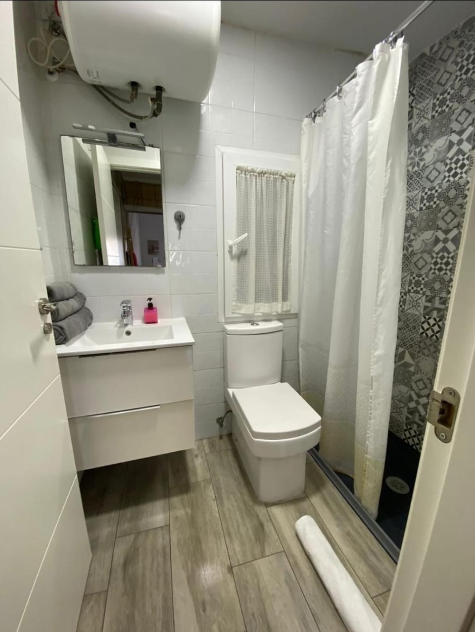 Shower, Toilet, Bathroom, towels