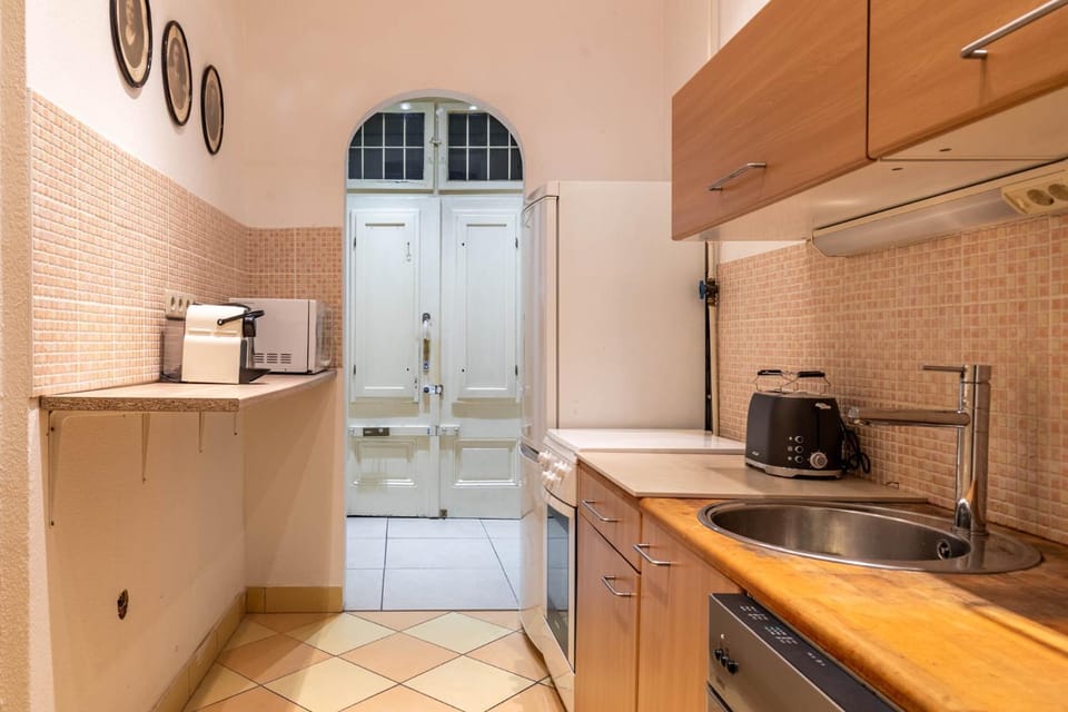 DONATICOEUR Escalier Apartment in Budapest