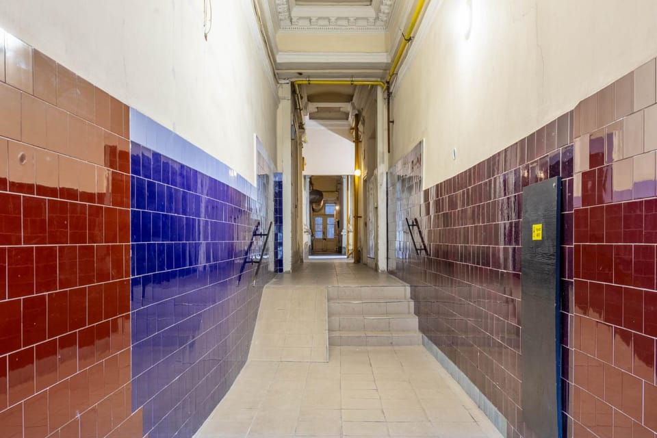 DONATICOEUR Escalier Apartment in Budapest