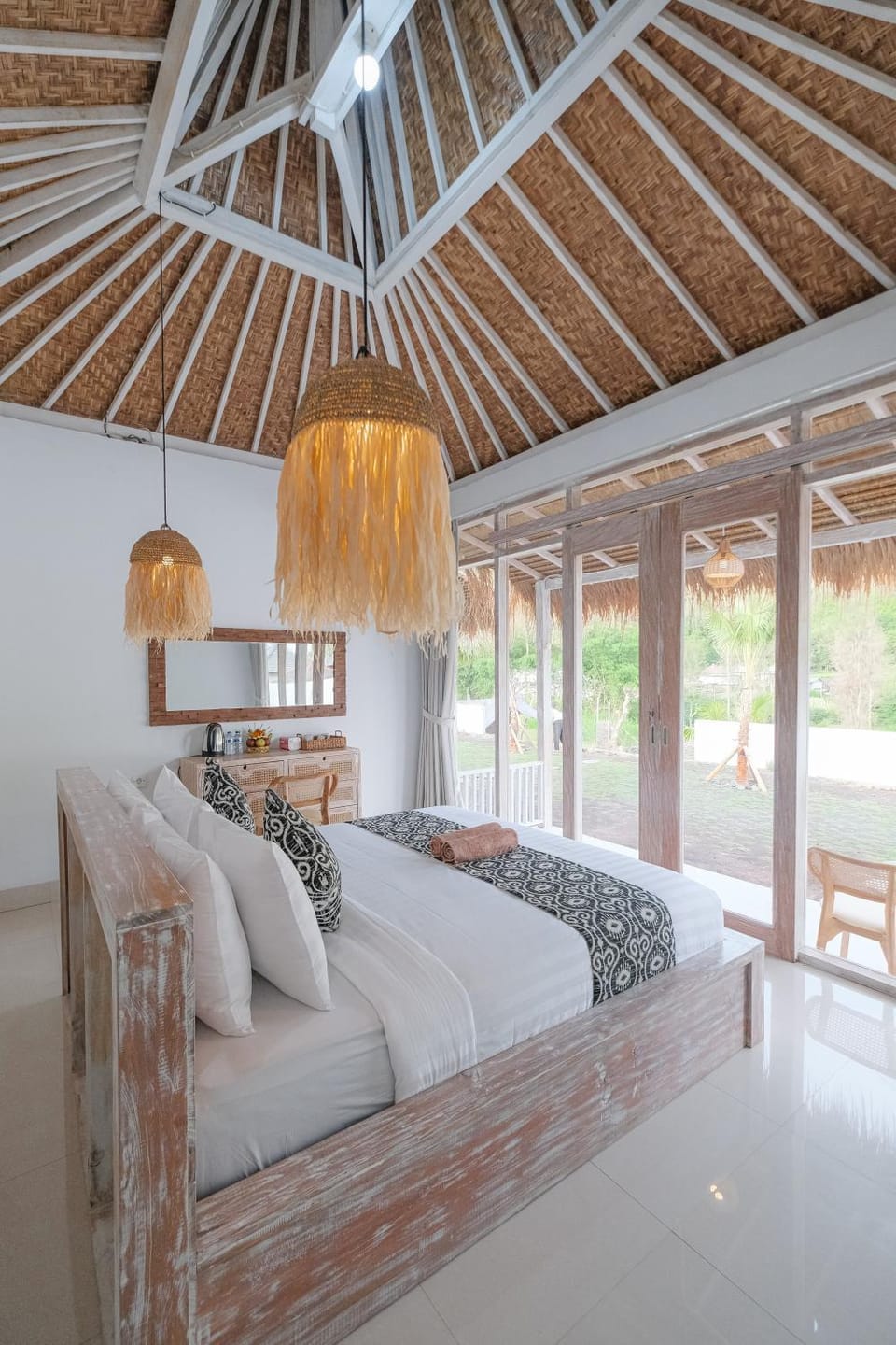 Bunbulan sunshine Hotel in Karangasem Regency