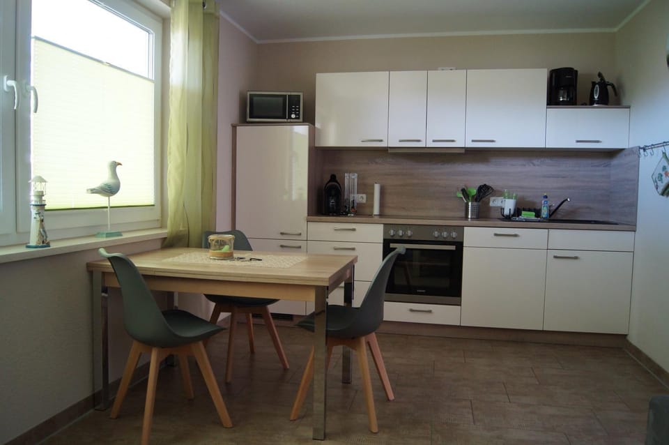 Kitchen or kitchenette, Dining area, dishwasher, oven, stove, toaster