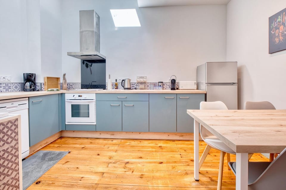 Kitchen or kitchenette, Living room