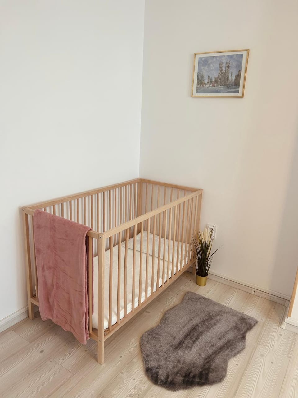 Bedroom, cot