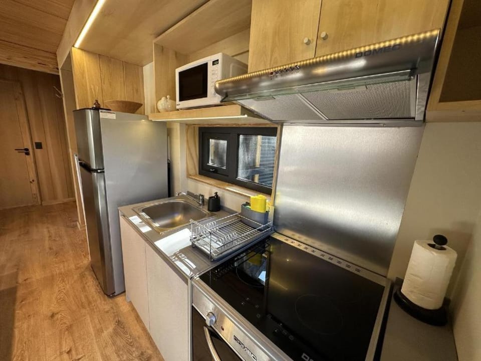 Coffee/tea facilities, Kitchen or kitchenette, oven, toaster