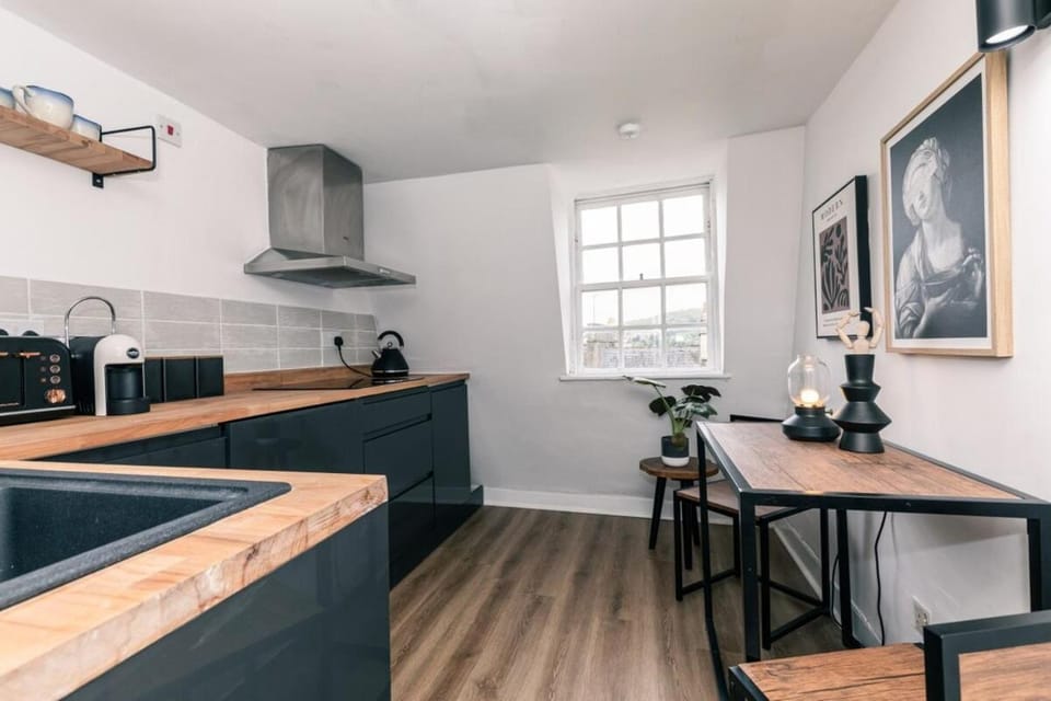 Stylish Loft Retreat in Bath Apartment in Bath