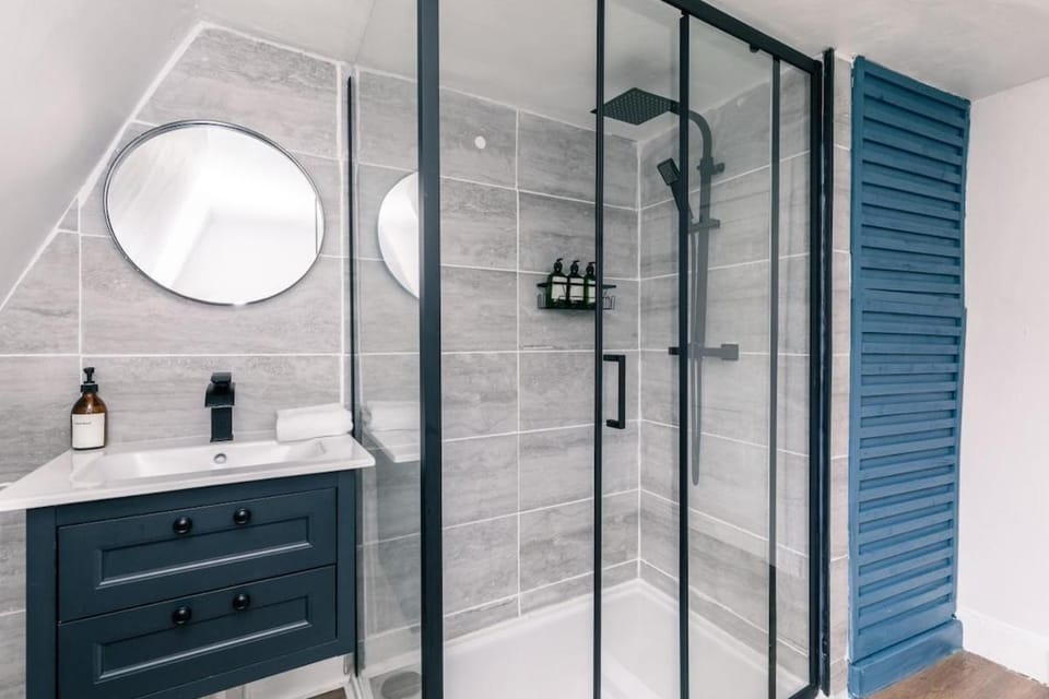 Stylish Loft Retreat in Bath Apartment in Bath