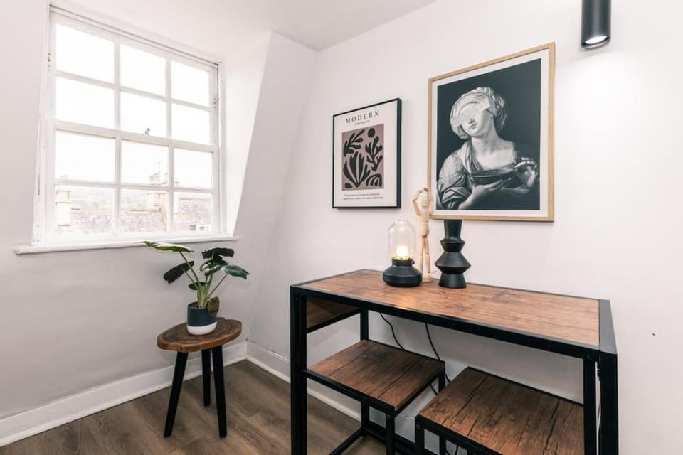 Stylish Loft Retreat in Bath Apartment in Bath