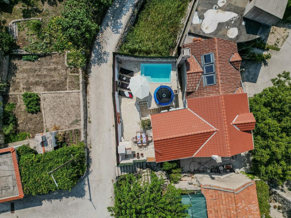 Property building, Bird's eye view
