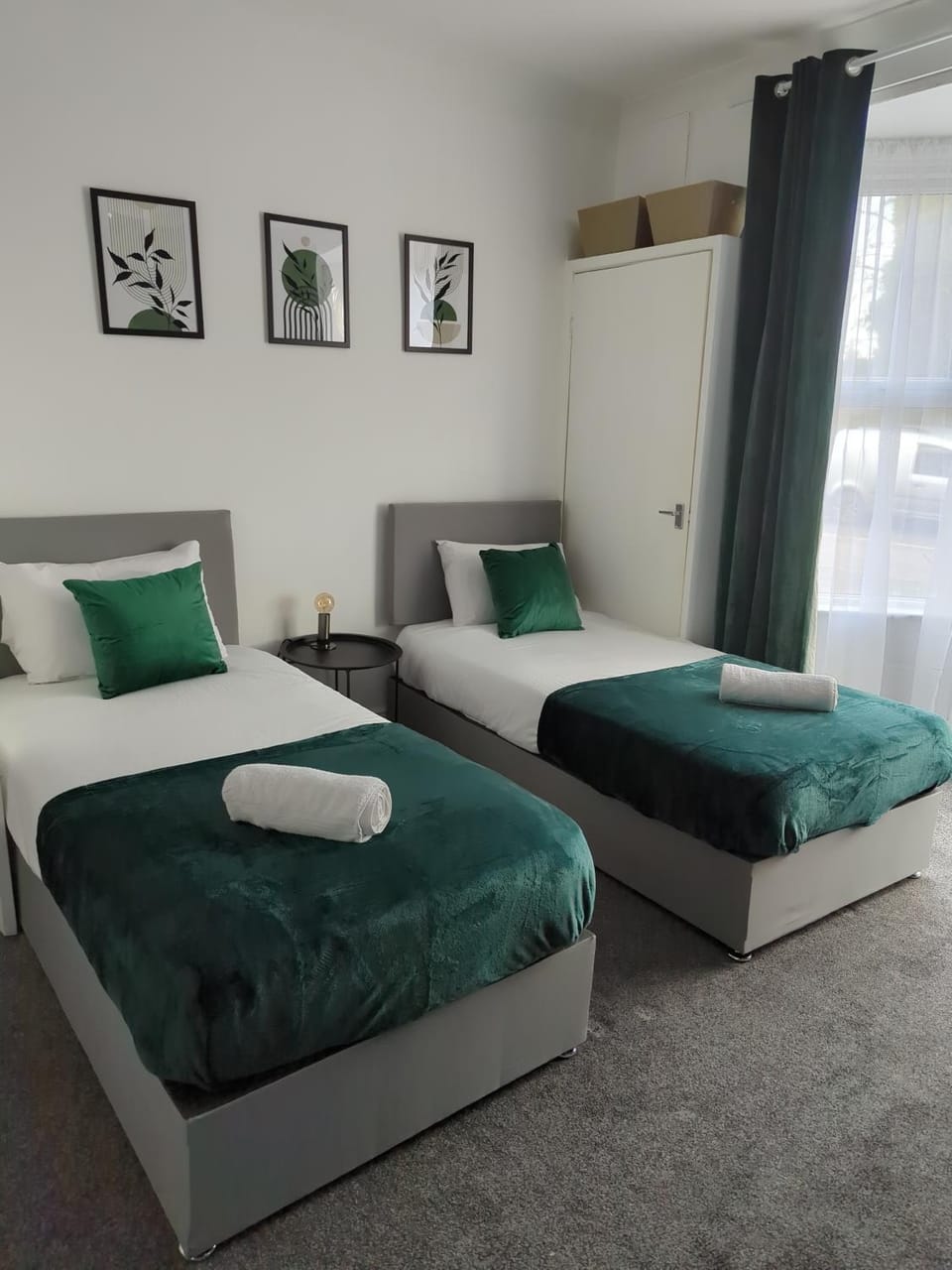 Bed, Photo of the whole room, Bedroom, towels