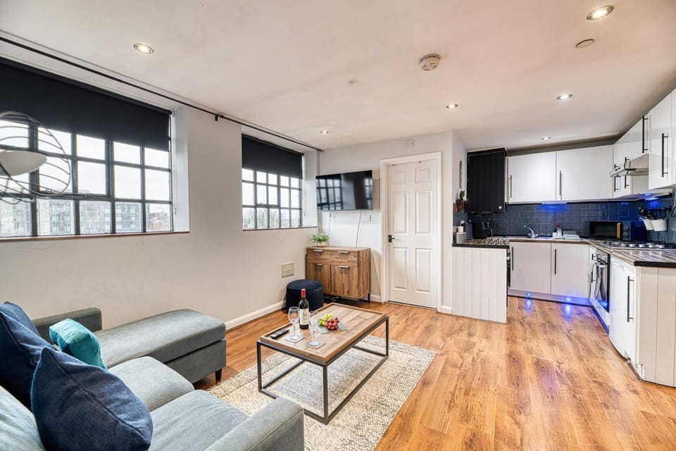 Kitchen or kitchenette, Living room, Seating area, oven, stove