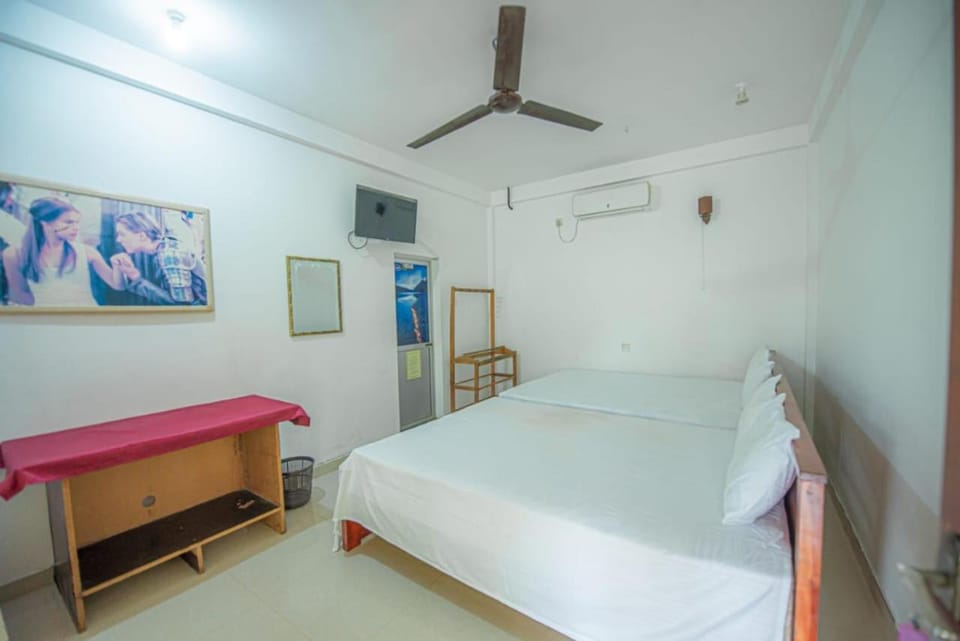 Bed, TV and multimedia, Photo of the whole room, Bedroom, air conditioner