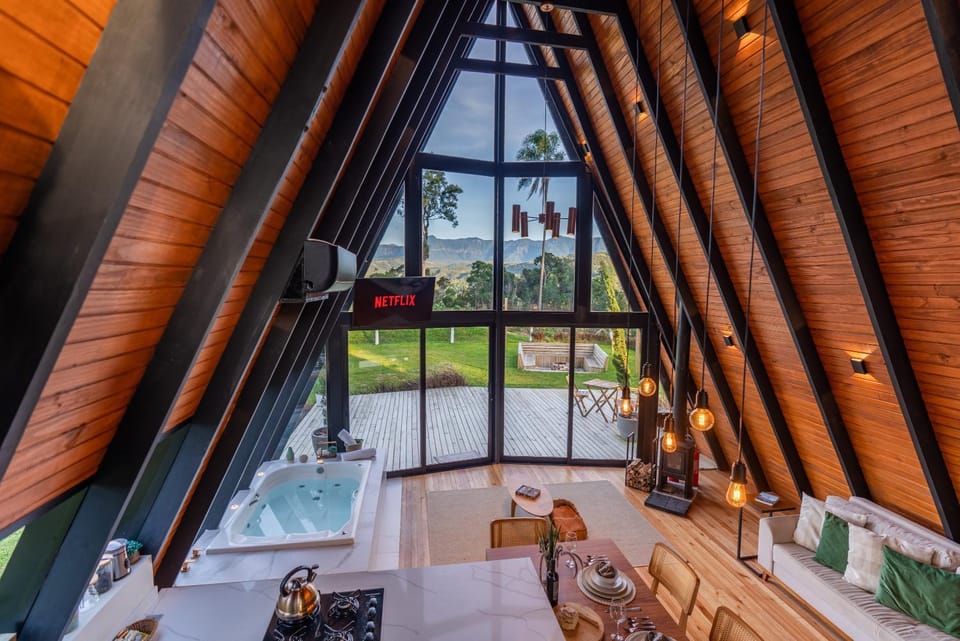 Hot Tub, Living room, Communal kitchen