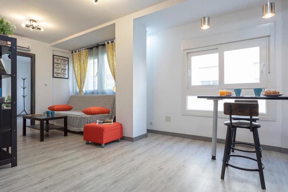 Kitchen or kitchenette, Living room, Seating area, Dining area