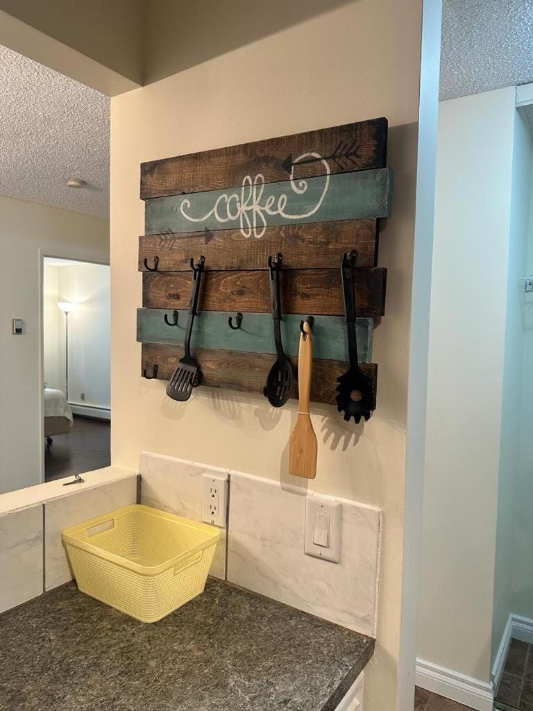 Cozy & bright private one-bed rm Apartment in Edmonton