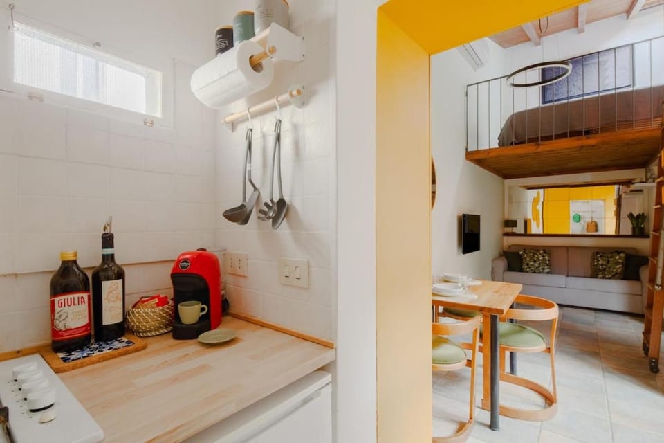 Coffee/tea facilities, Kitchen or kitchenette, stove, toaster