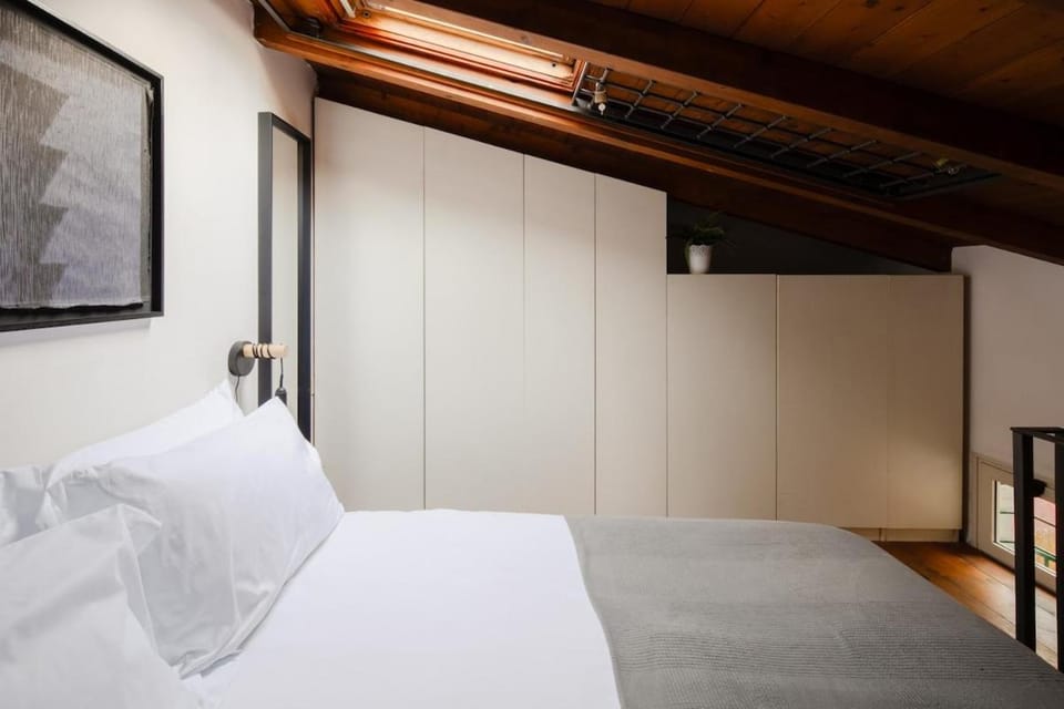 Bed, Photo of the whole room