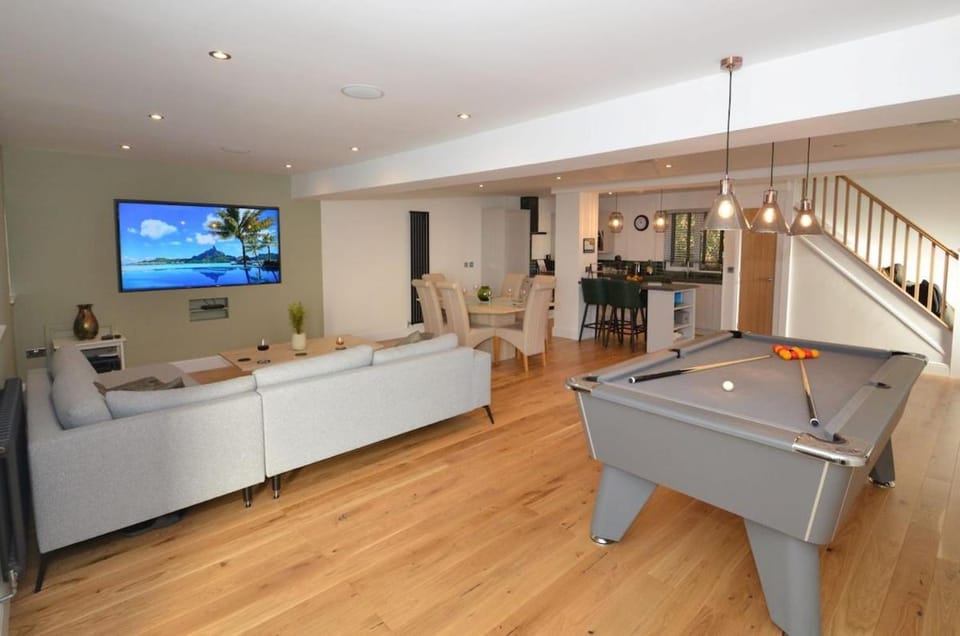 Communal lounge/ TV room, Game Room, TV and multimedia, Living room, Evening entertainment