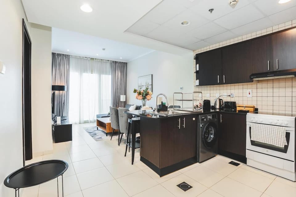 Vibrant 1BR in JBR, Top Location Apartment in Dubai