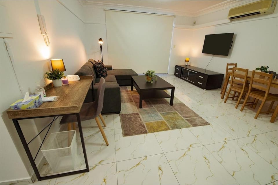 Communal lounge/ TV room, TV and multimedia, Living room, Seating area, Dining area, Evening entertainment, air conditioner