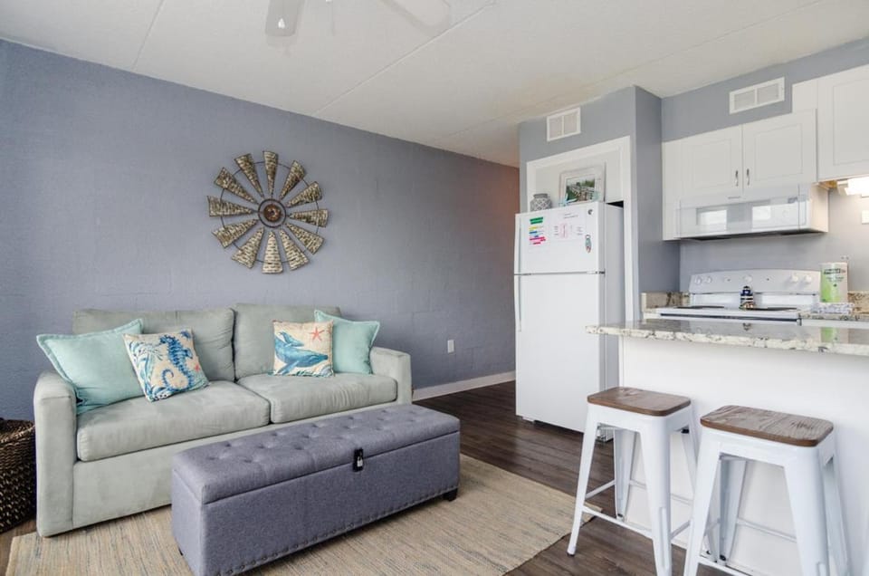 Cozy Cabana by Bryant Real Estate House in Carolina Beach