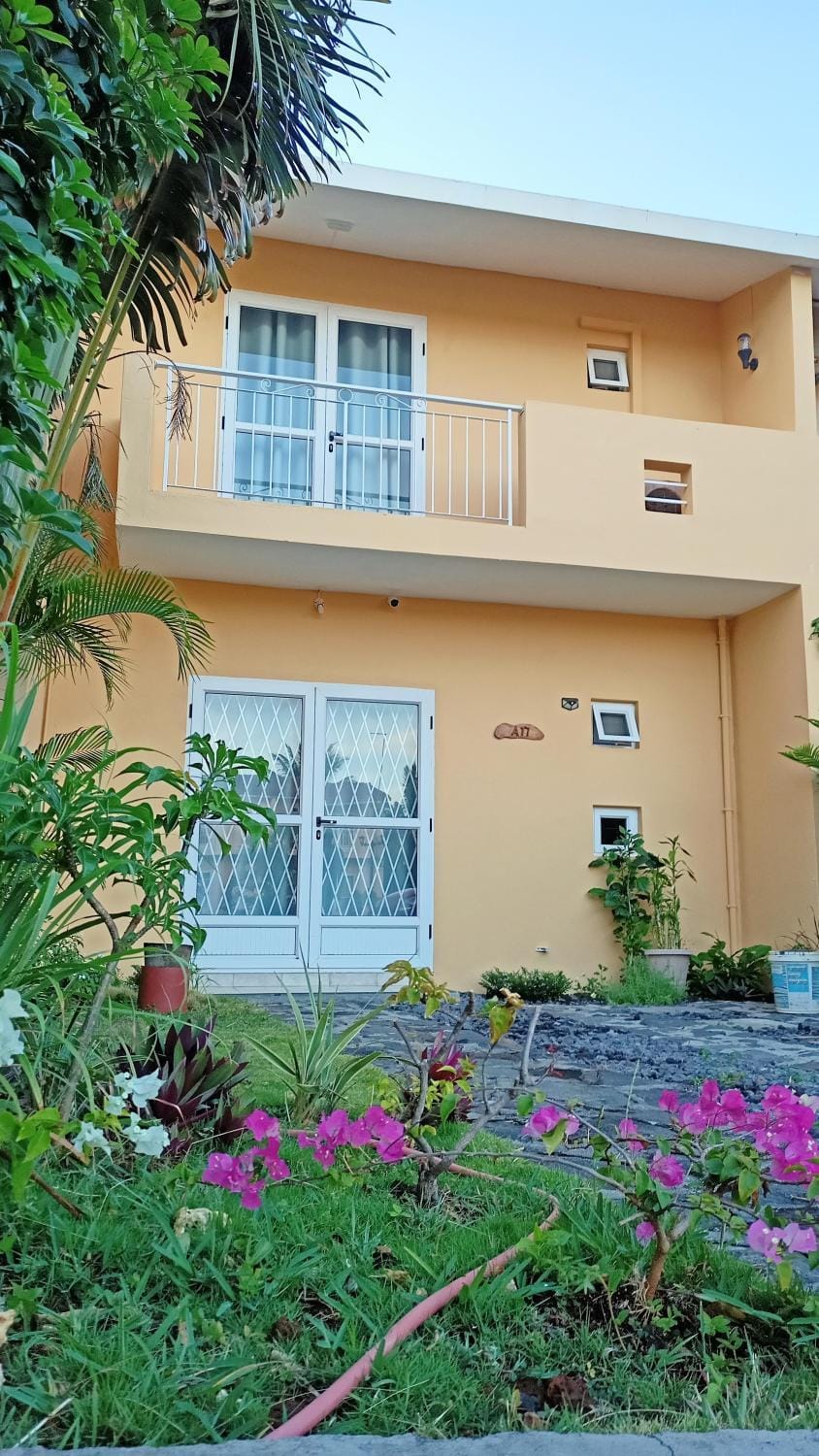 Property building, Garden, Garden, Balcony/Terrace, Garden view
