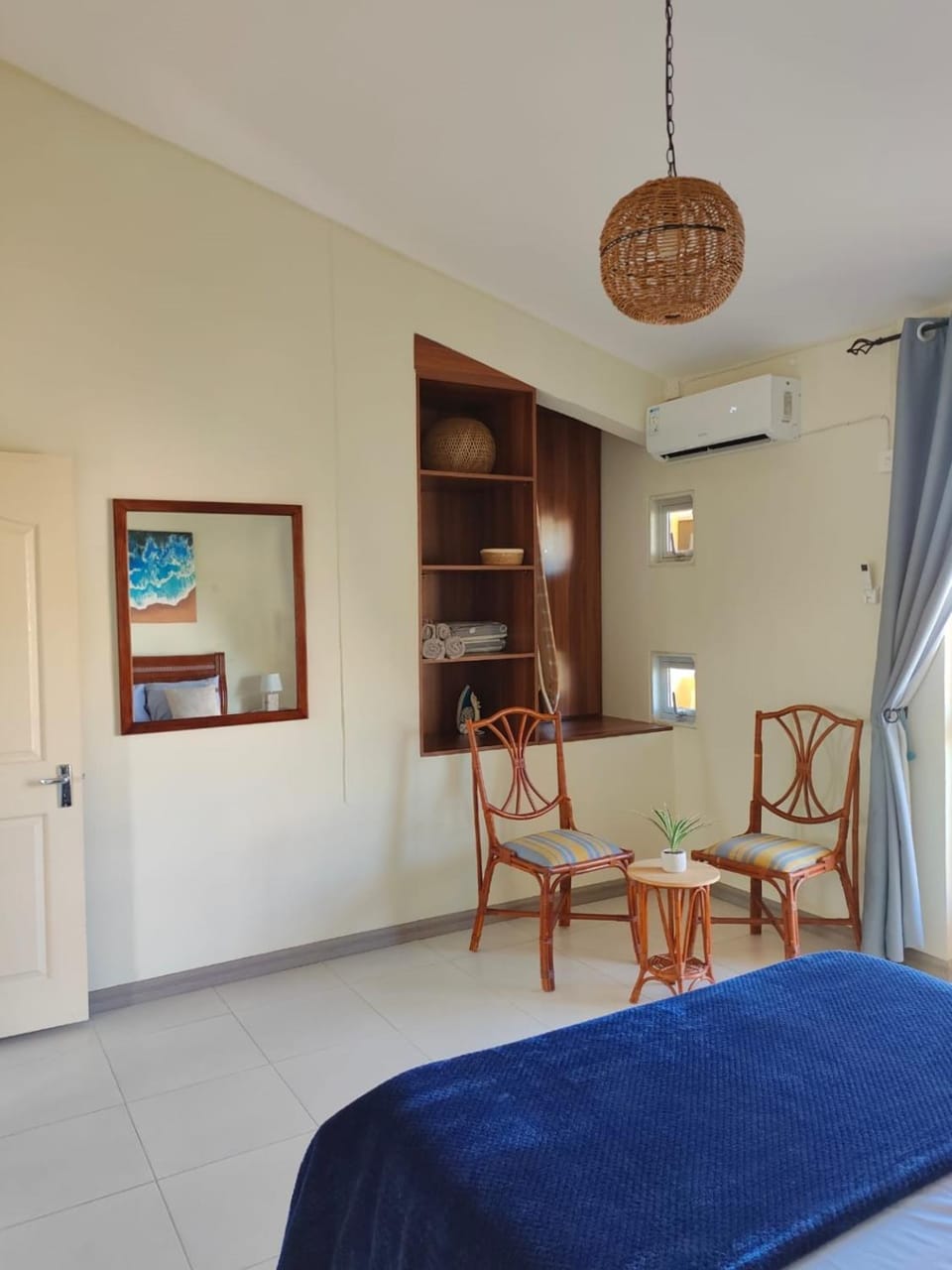 Bed, Photo of the whole room, Seating area, Bedroom, air conditioner