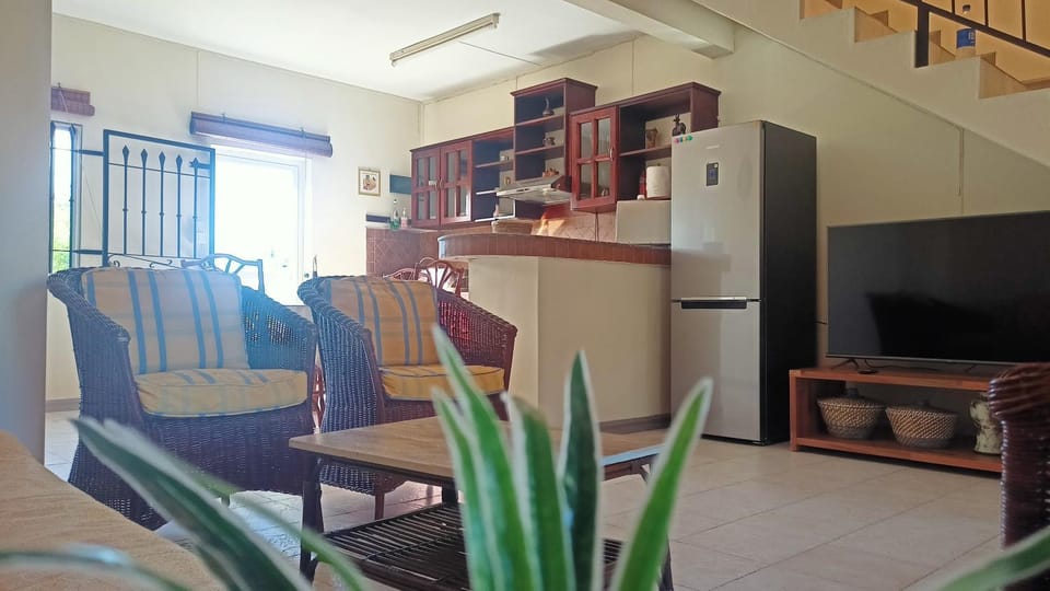 Communal lounge/ TV room, TV and multimedia, Living room, Seating area