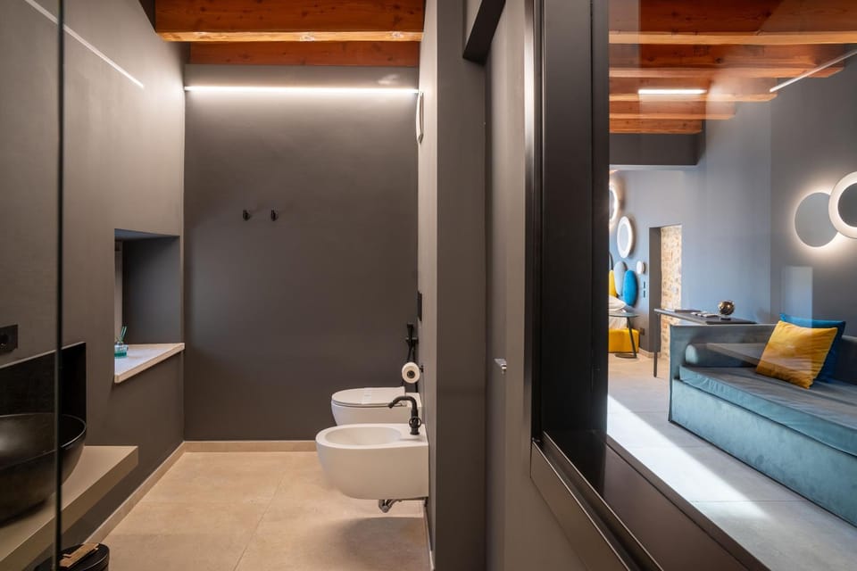 Shower, Toilet, Bathroom, Photo of the whole room, towels