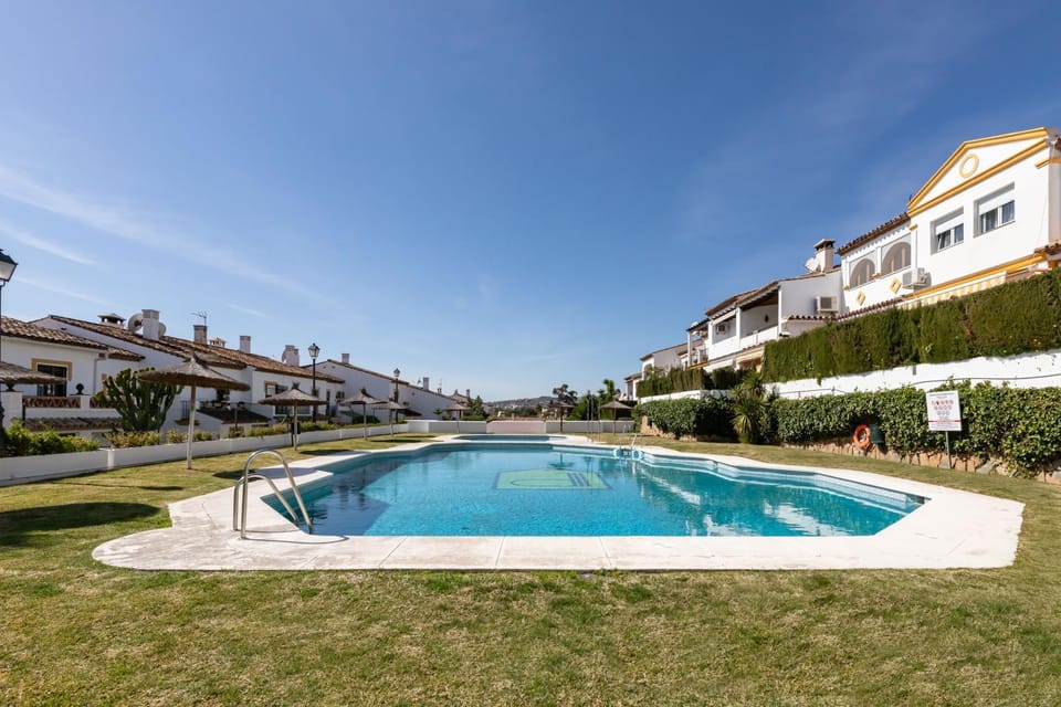 Garden, Solarium, Pool view, Swimming pool, sunbed