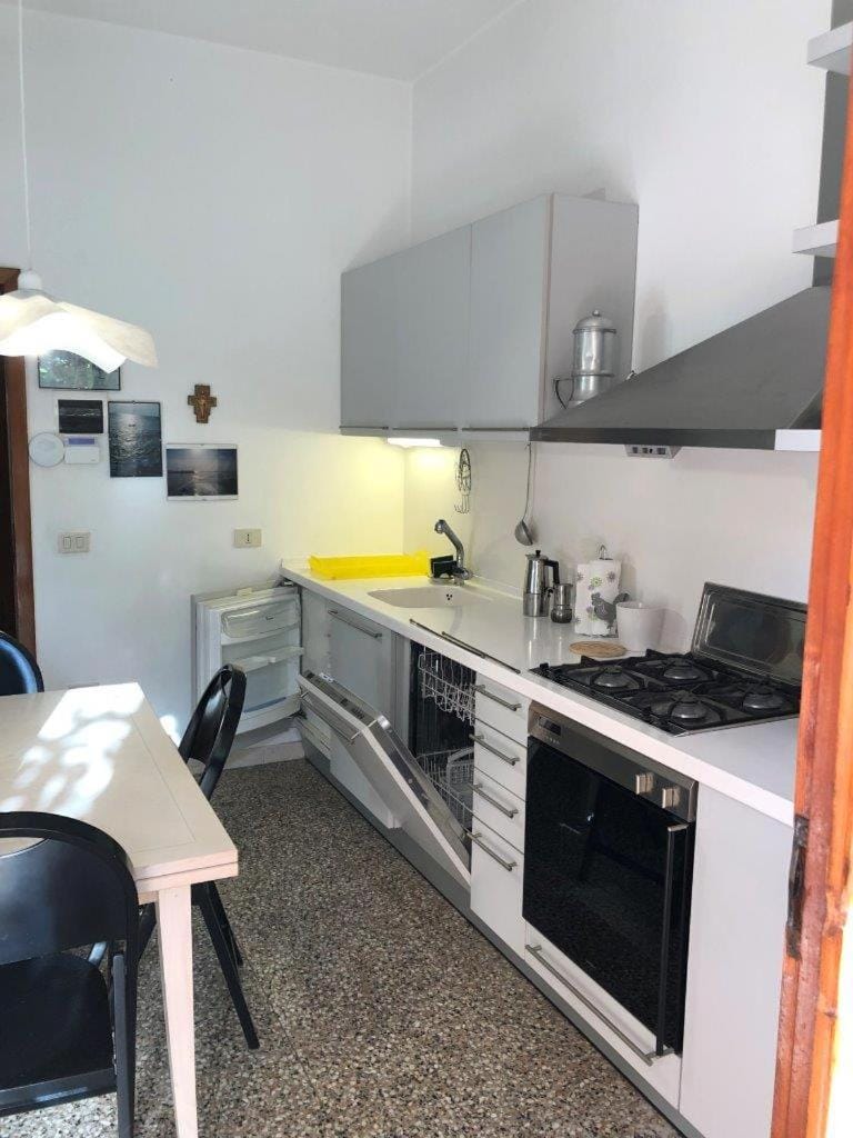 Kitchen or kitchenette, Dining area, dishwasher, oven, stove