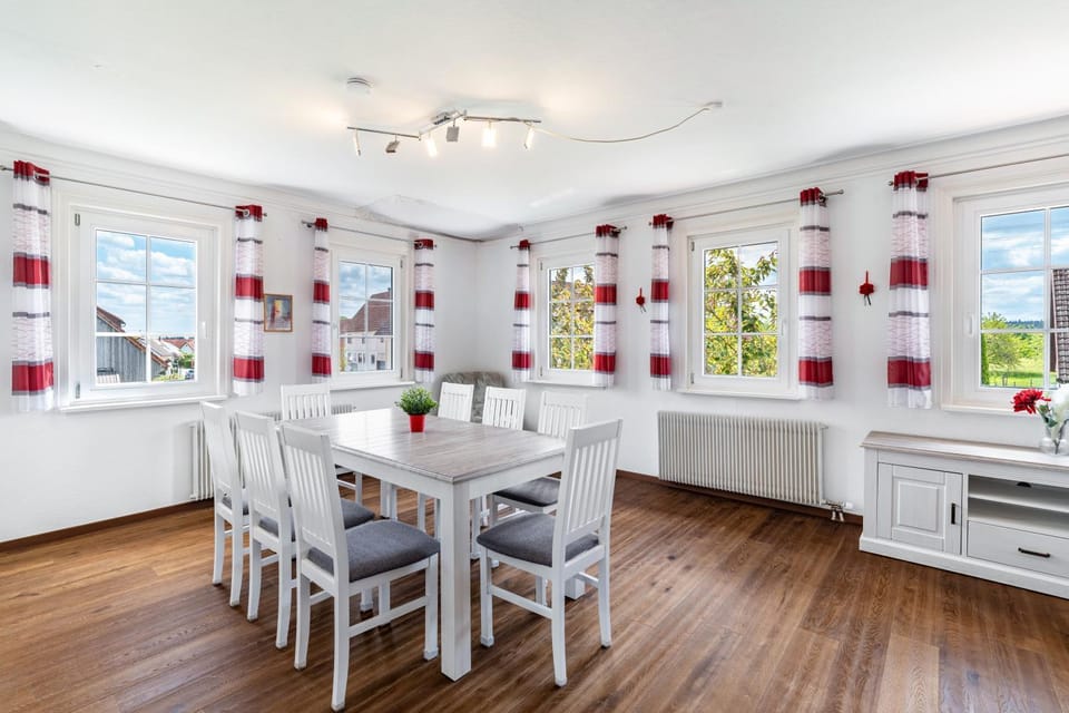 Property building, Kitchen or kitchenette, Living room