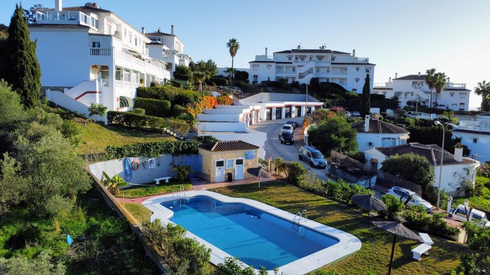Property building, Garden, Garden view, Swimming pool, Swimming pool