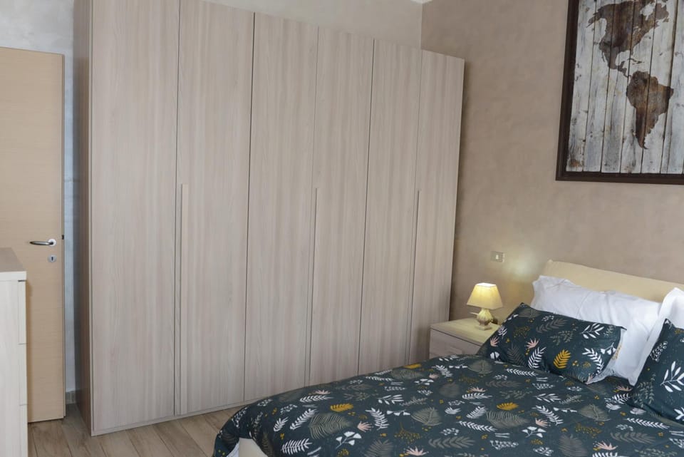 Bedroom, wardrobe