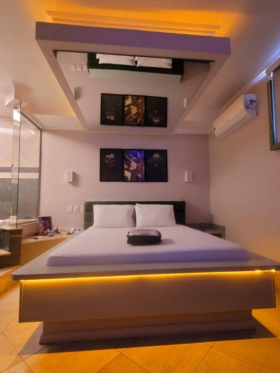 Photo of the whole room, air conditioner