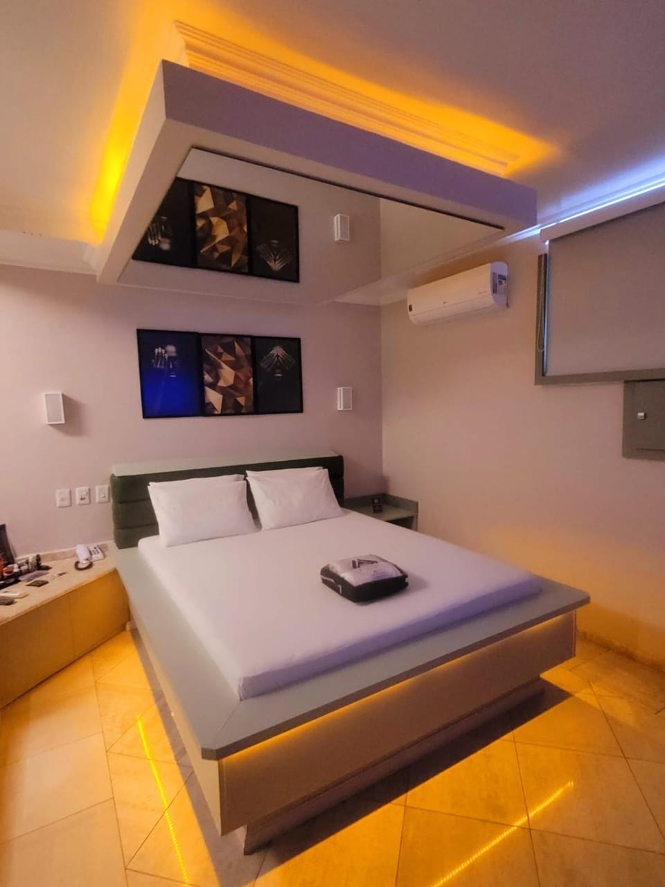 Bed, Photo of the whole room, air conditioner