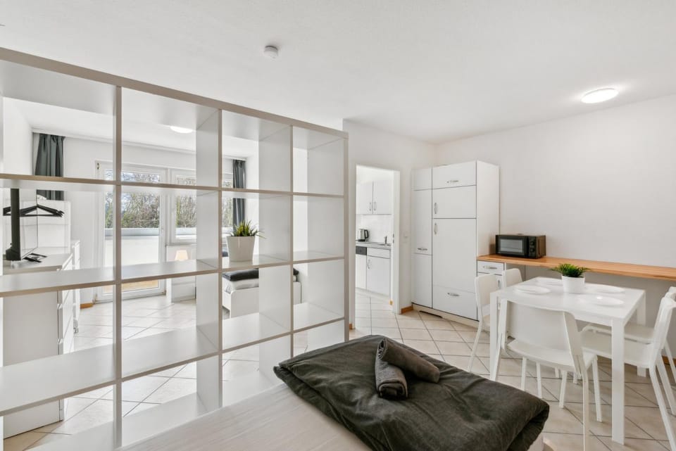 Kitchen or kitchenette, Dining area, oven, stove