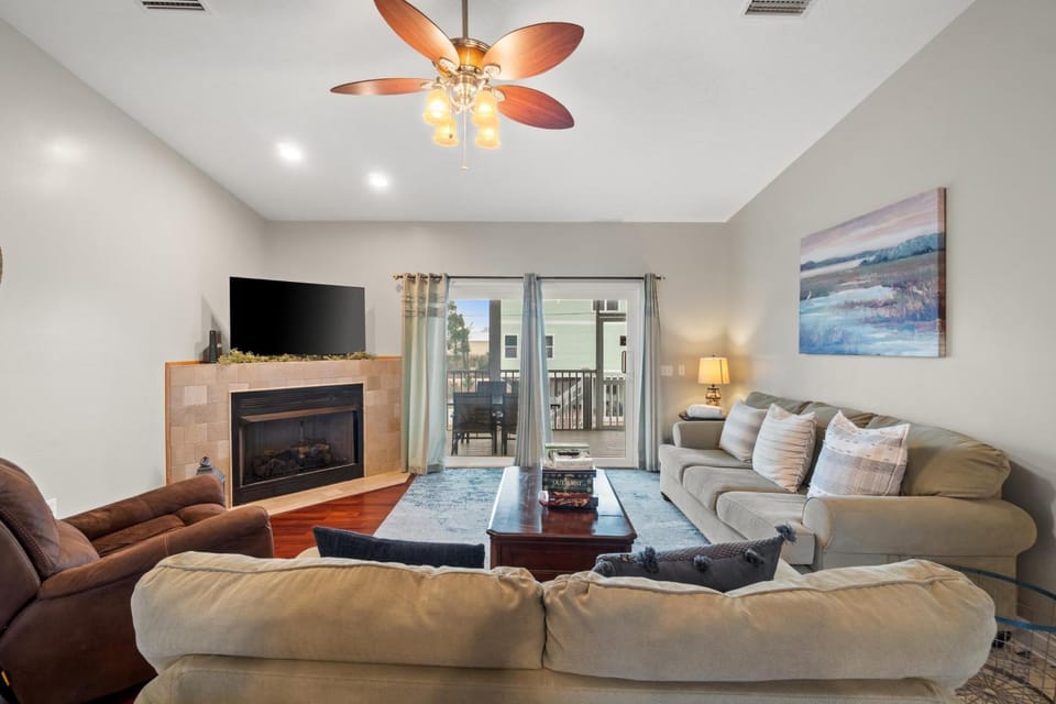 TV and multimedia, Balcony/Terrace, Living room, Seating area, fireplace