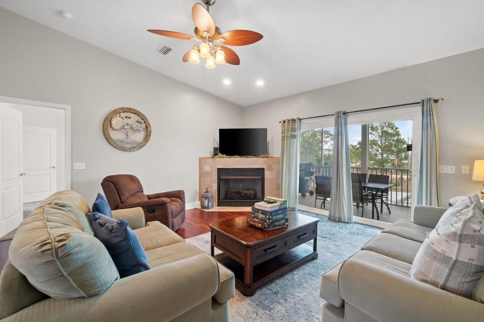 TV and multimedia, Balcony/Terrace, Living room, Seating area, fireplace