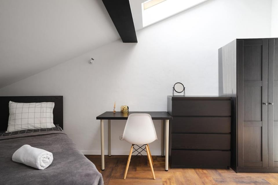 Bed, Photo of the whole room, Bedroom, hair dresser, wardrobe