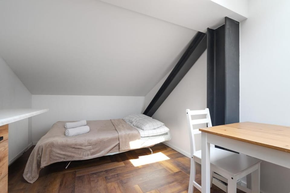 Bed, Photo of the whole room, Bedroom, hair dresser