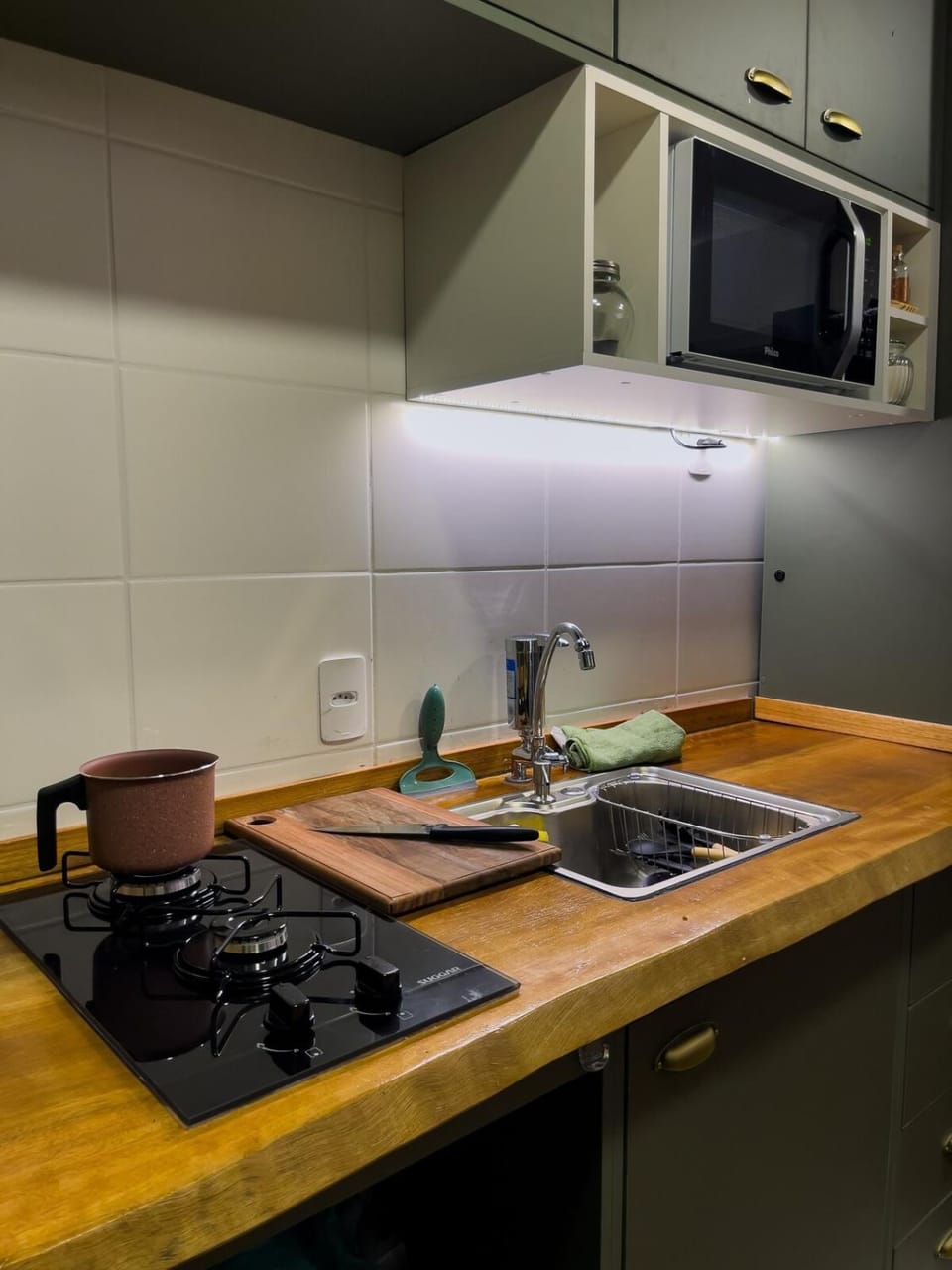 Kitchen or kitchenette, stove