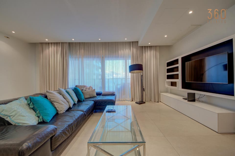 Communal lounge/ TV room, TV and multimedia, Seating area, Evening entertainment