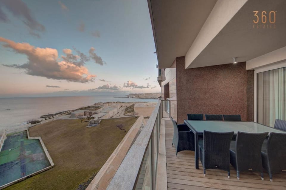 Tigne Seafront 3BR Escape with Mesmerising Views by 360 Estates Apartment in Sliema