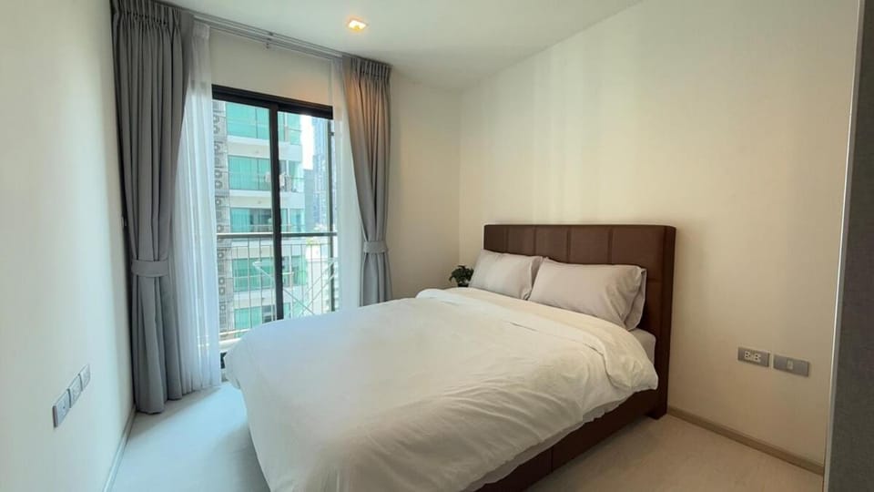 Luxurious Downtown Apartment With Train Access Bts Apartment in Bangkok