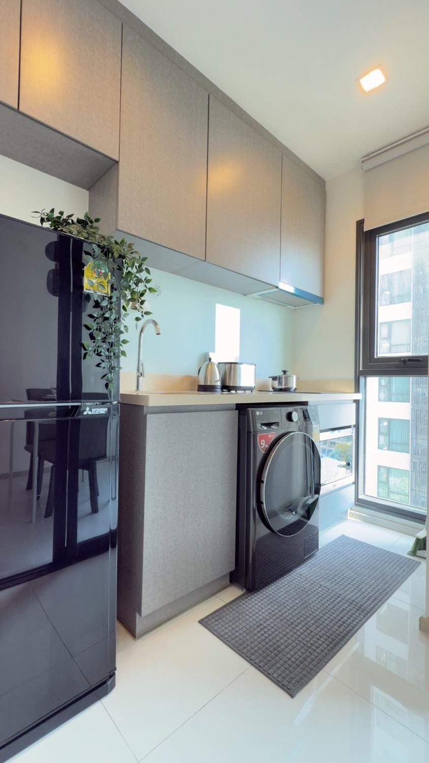 Luxurious Downtown Apartment With Train Access Bts Apartment in Bangkok