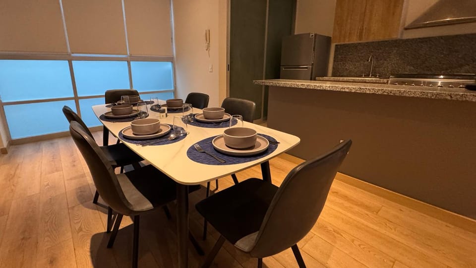 Kitchen or kitchenette, Living room, Seating area, Dining area