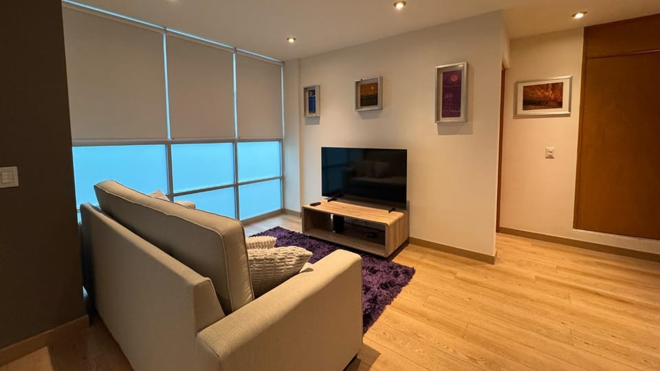TV and multimedia, Living room, Seating area, Evening entertainment