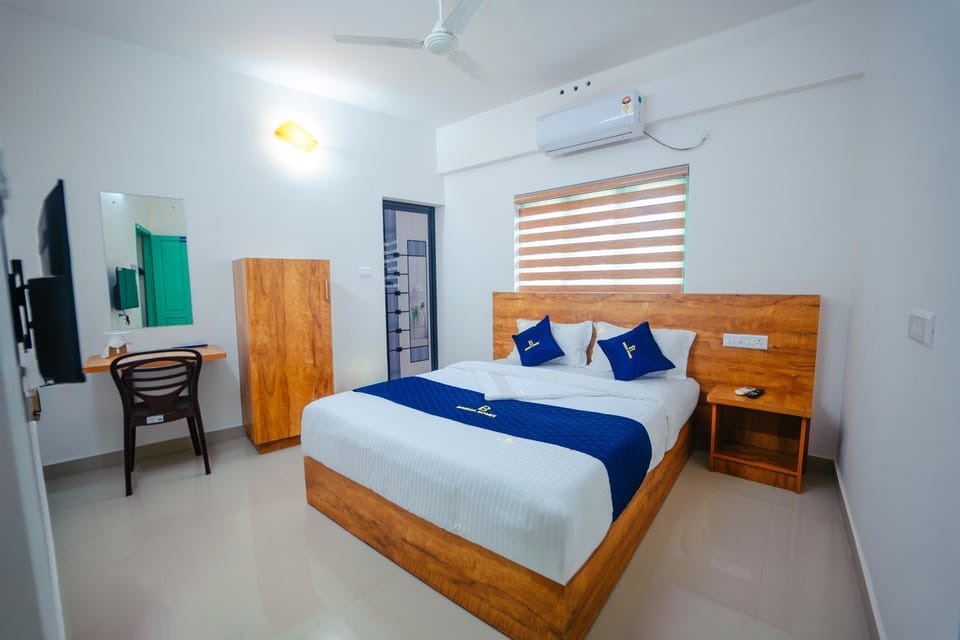 Bed, TV and multimedia, Photo of the whole room, Bedroom, air conditioner