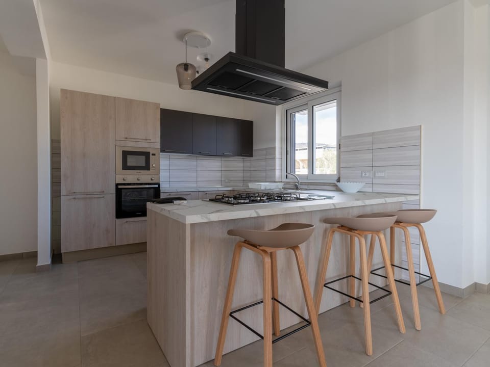 Kitchen or kitchenette, Dining area, stove